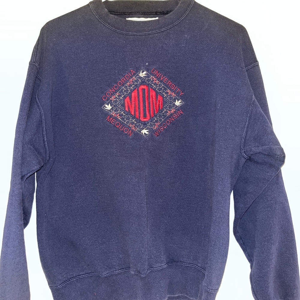 vintage university mom sweatshirt